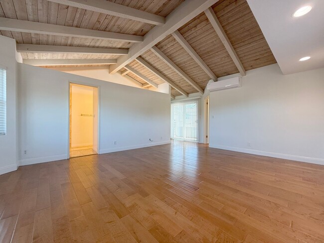 Building Photo - 4 Bed + 3 Bath +2 Car