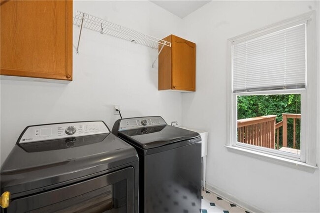 Building Photo - 270 Edwardton Ct