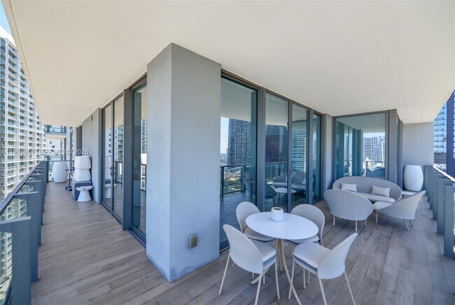 Building Photo - 68 SE 6th St