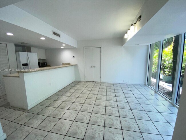 Building Photo - 6414 Miami Lakes Dr