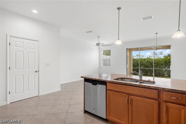 Building Photo - 10818 Alvara Way