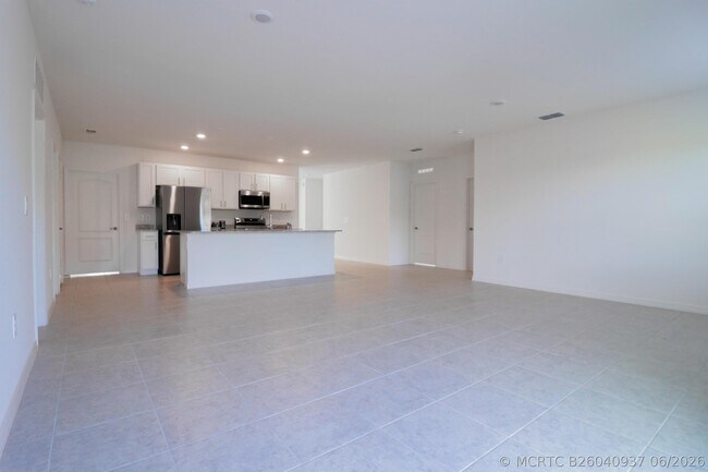 Building Photo - 2061 SE Mantua St