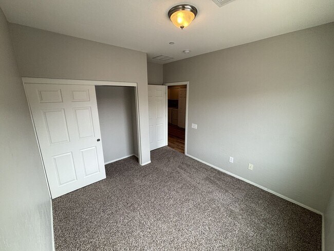 Building Photo - Beautiful 3Bed/2Bath/1Car Condo in Sky Pointe Community – Northwest Las Vegas!