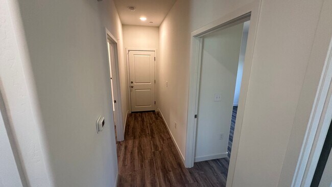 Building Photo - Coyote Run Duplexes 6000