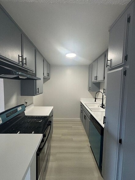 Building Photo - WOODCREST APARTMENTS