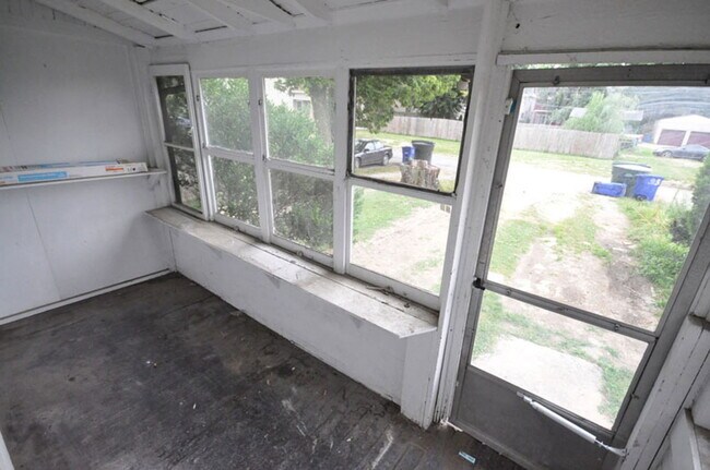 Building Photo - 25 E Blake Ave