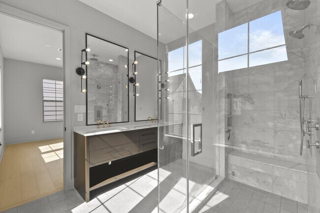 Building Photo - Exclusive Montrose Residence W/ High-End D...