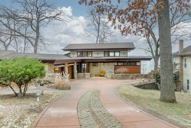 Building Photo - Lake Mendota Dream Home in Desirable Sprin...