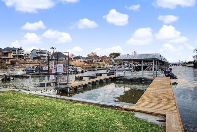 Building Photo - 14822 Spica Ct