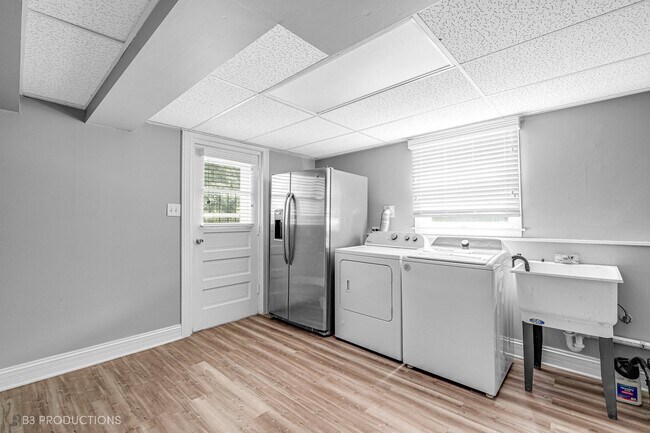 Building Photo - 917 Ironwood Ave