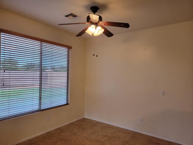 Building Photo - 3562 E Meadowview Dr