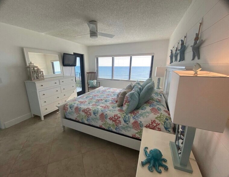 Building Photo - 10102 S Ocean Dr