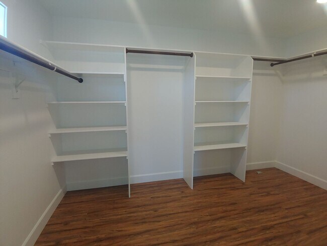 Building Photo - Custom built 3 bedroom, 2.5 bath home with...