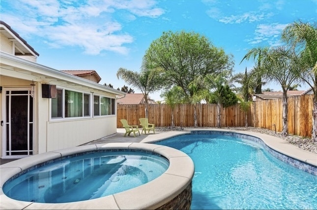 6 foot deep pool with Jacuzzi and night lights - 24452 Robie Ct