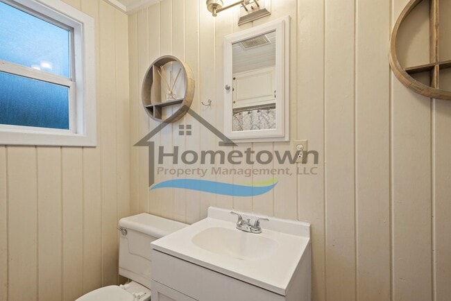 Building Photo - Kellogg Mid-Term Rental: Charming 3 Bed 1 Bath Home with Fenced Yard – Ends June 30!