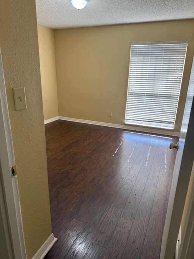 Building Photo - SERRAVELLA 2 BEDROOM CONDO