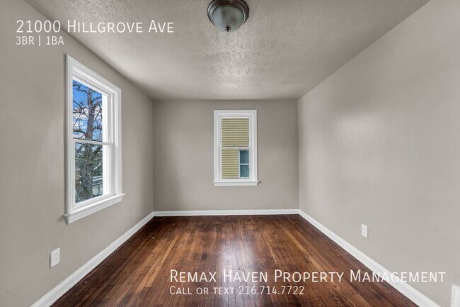 Building Photo - 21000 Hillgrove, Maple Hts - Gorgeous 3 be...