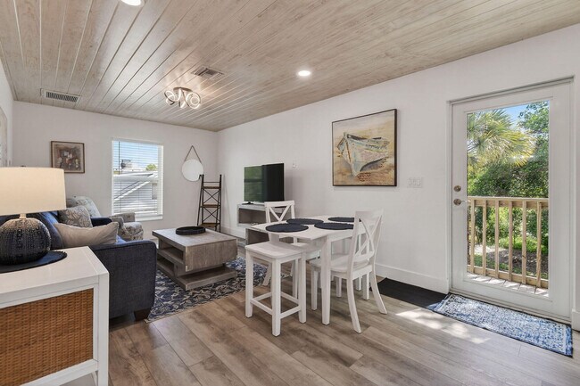 Building Photo - 608 SE 5th St