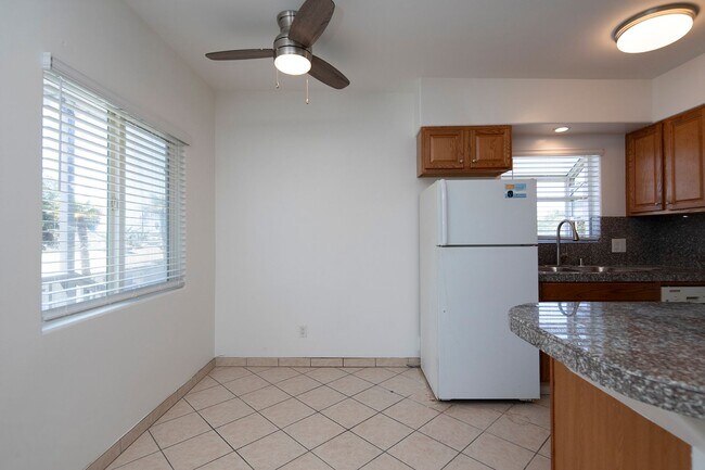 Building Photo - 1Br in Carlsbad with Parking ~ Less than a Mile from the Beach!