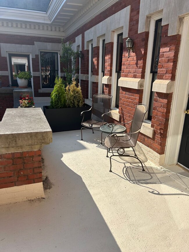 Building Photo - Greenville, 1BD/1BD, 894SF