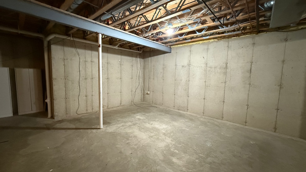 Building Photo - 213 Mueller Ln