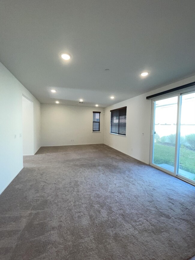 Building Photo - 896 Tierra Dr