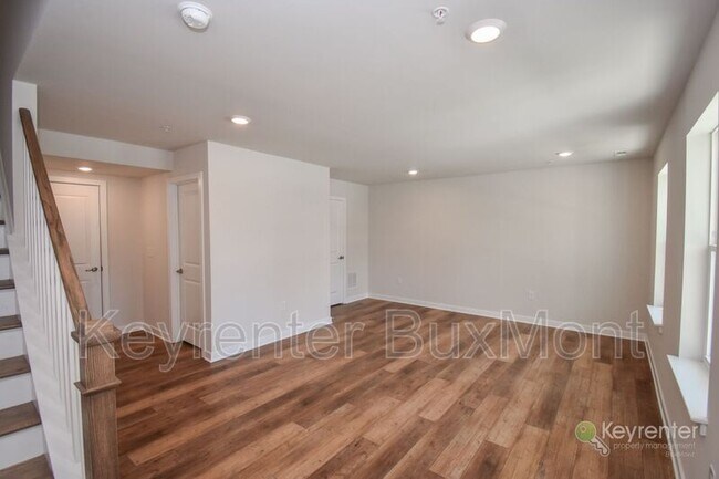 Building Photo - 4991 Franklin Cir