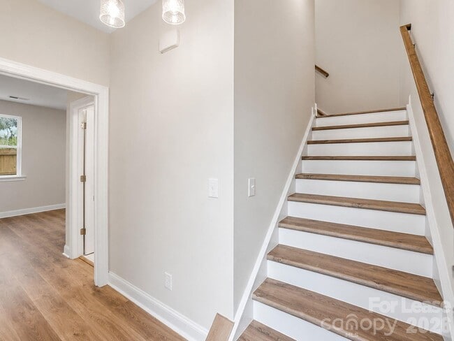 Building Photo - 8927 Sharonbrook Dr