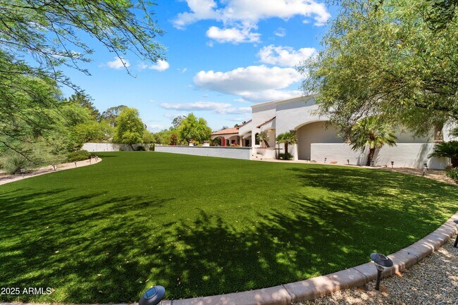 Building Photo - 8515 E Sutton Dr