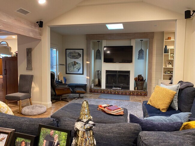 Building Photo - Coming Soon... Beautifully Updated Home in Central Location