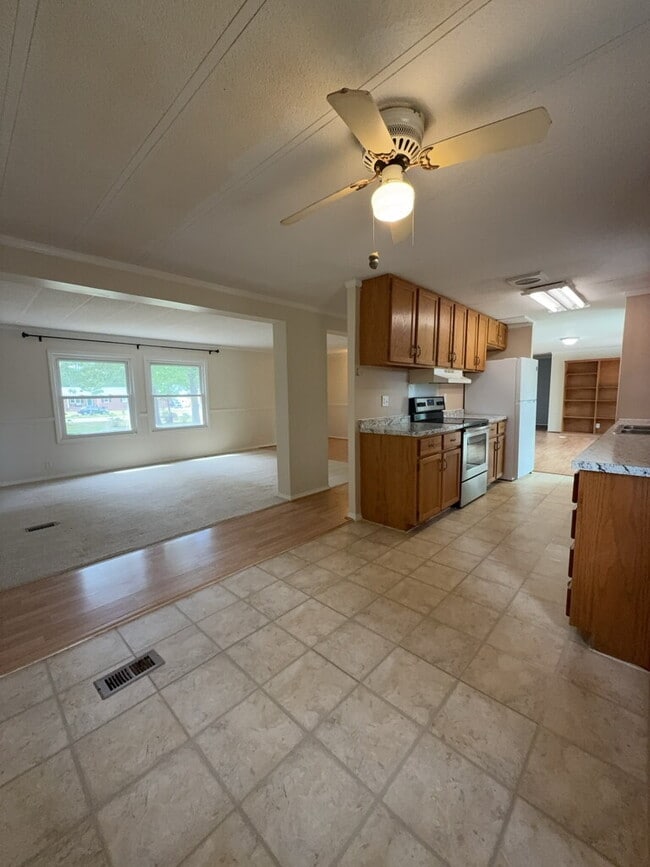 Building Photo - 2030 Catherine Lake Rd