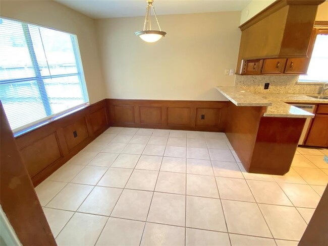 Building Photo - 323 Maybrook Dr