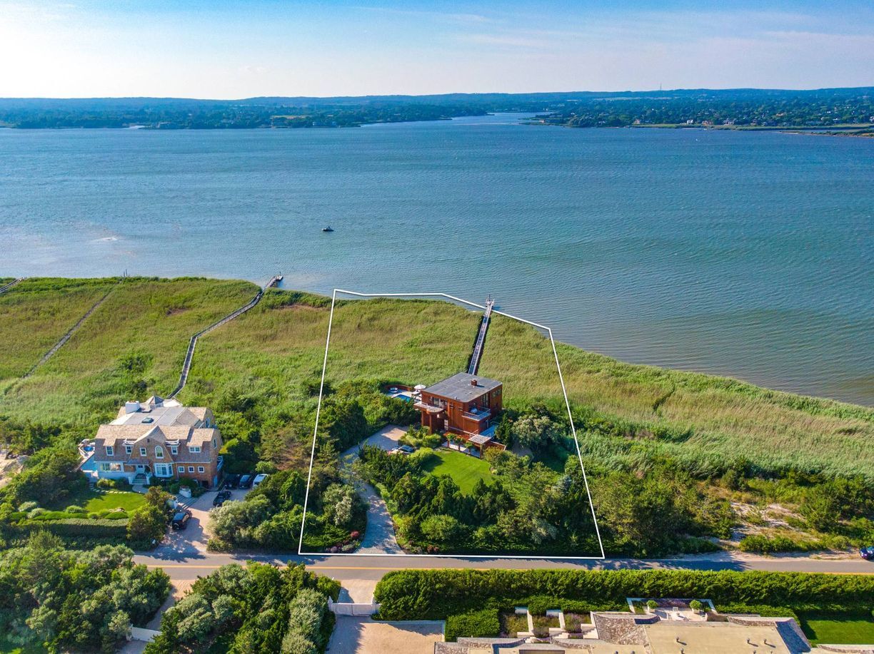 Building Photo - 360 Dune Rd