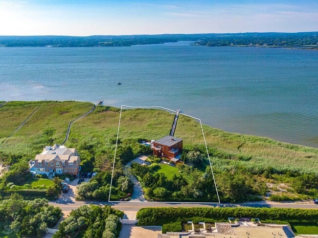 Building Photo - 360 Dune Rd