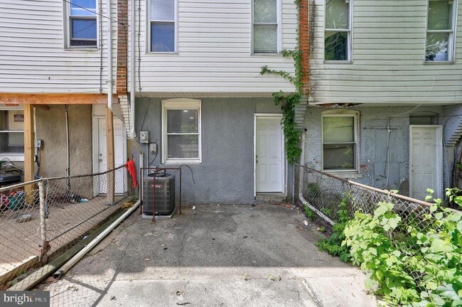 Building Photo - 2506 Lauretta Ave