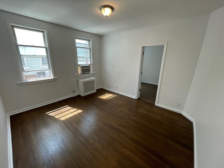 Building Photo - 258 2nd St