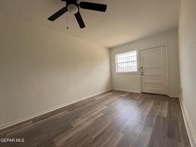 Building Photo - 4900 Debeers Dr