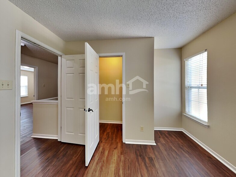 Building Photo - 10325 Carrington Way