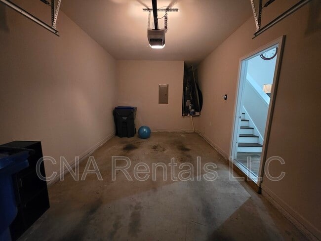 Building Photo - 140 Oakmont Dr