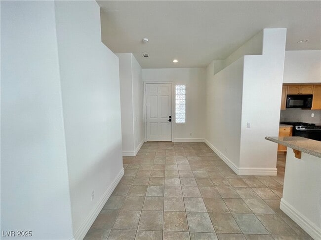 Building Photo - 65 Sahalee Dr