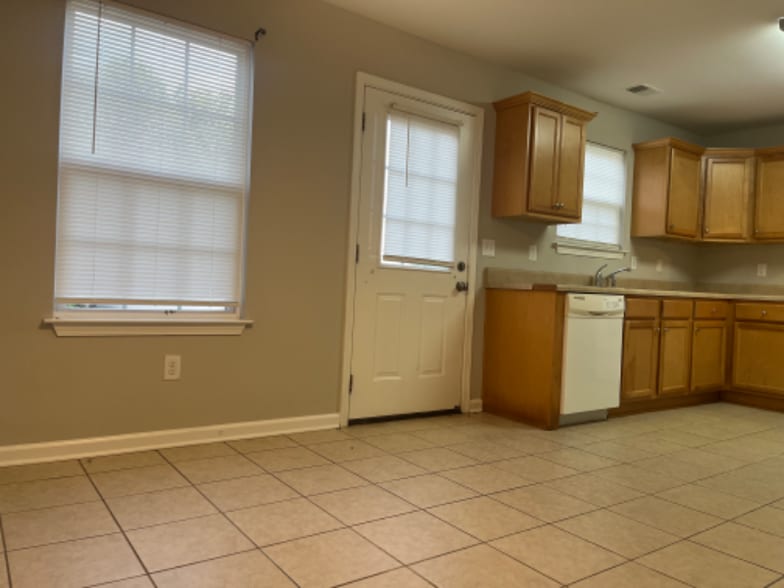 Building Photo - 138 Cambridge Dr