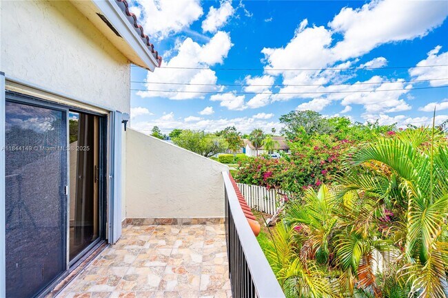 Building Photo - 1612 San Remo Cir