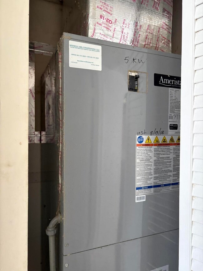 Building Photo - 44 Waltham B