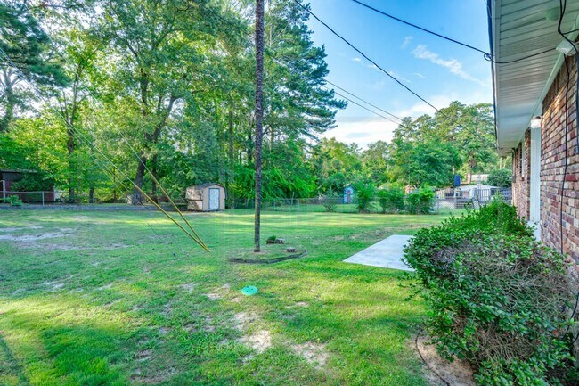 Building Photo - 2532 Parkwood Dr