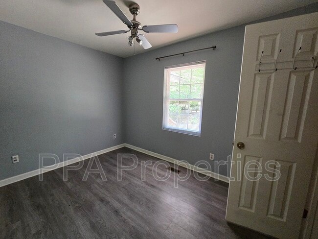 Building Photo - 7122 Ramblewood Dr