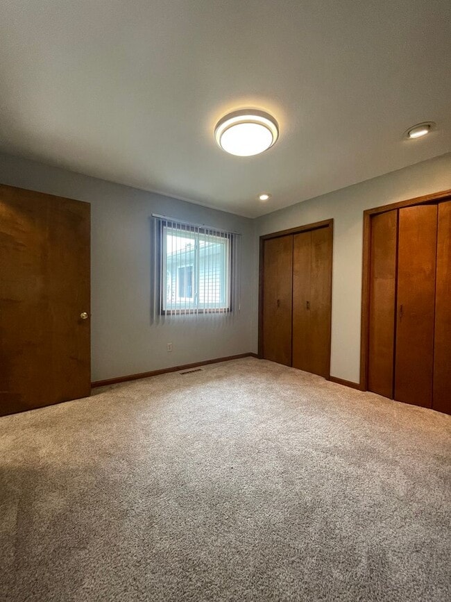 Building Photo - Two Bedroom 55+ Condo in Kalamazoo