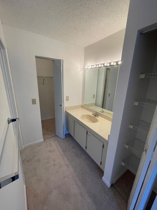 Building Photo - Calusa 403DN