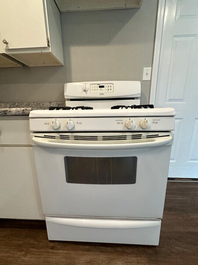 Building Photo - 1807 N Underhill St