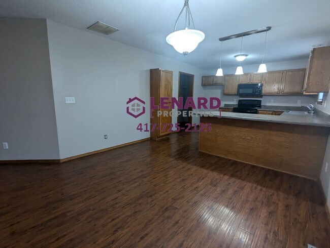 Building Photo - Spacious 3 Bedroom Home!