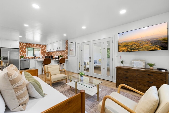 Building Photo - 321 N Gertruda Ave